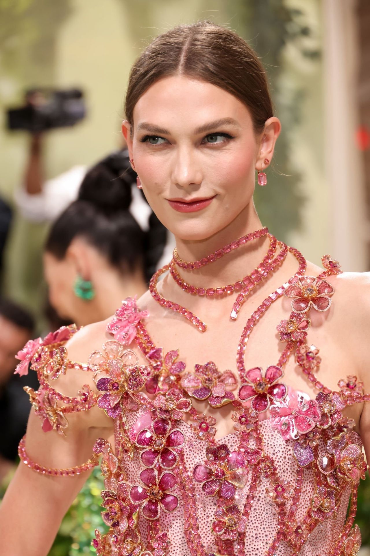 KARLIE KLOSS IN PINK BEJEWELED GOWN AT THE 2024 MET GALA IN NEW YORK09